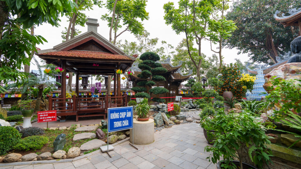 Van Nien pagoda
