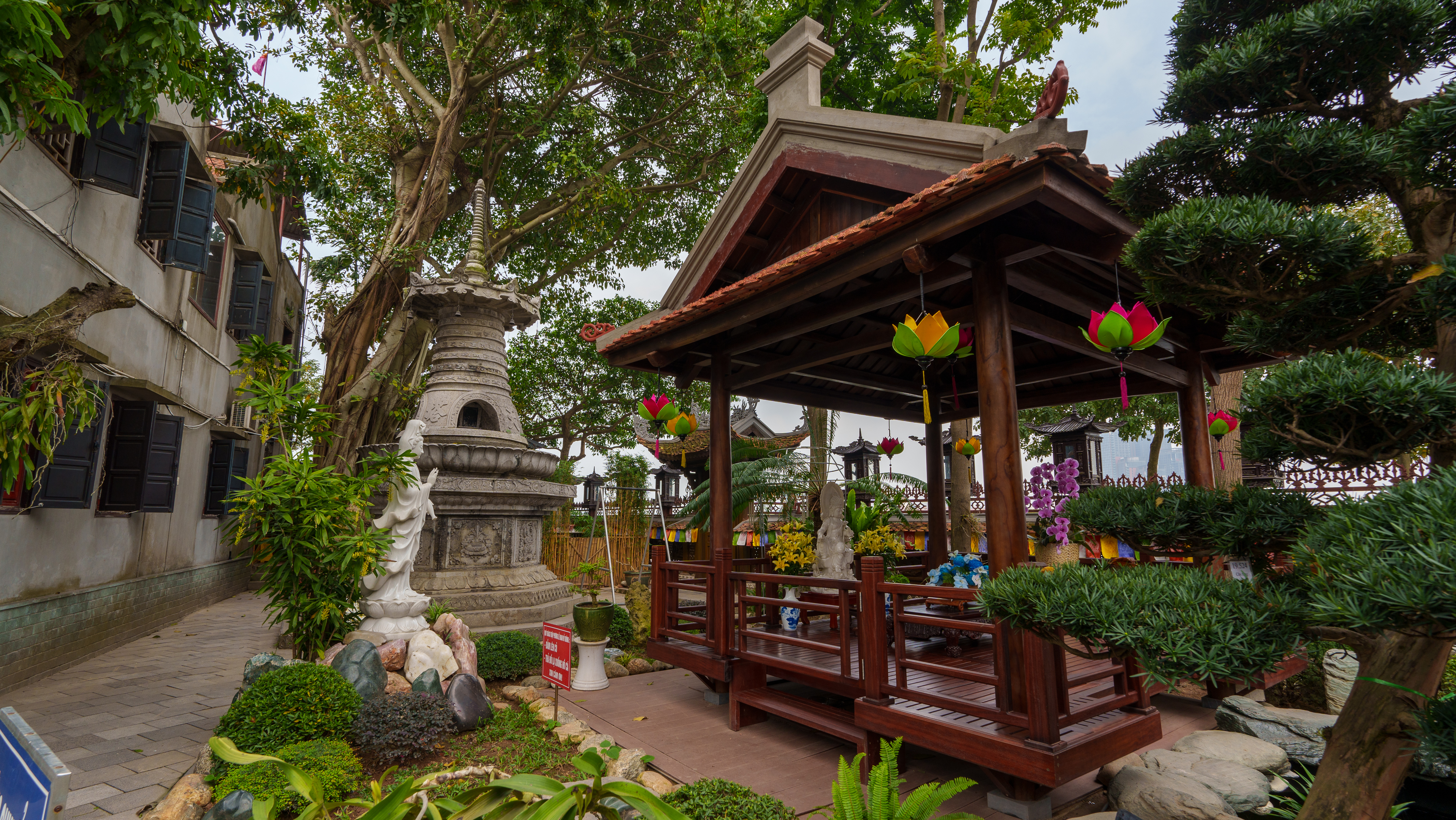 Van Nien pagoda
