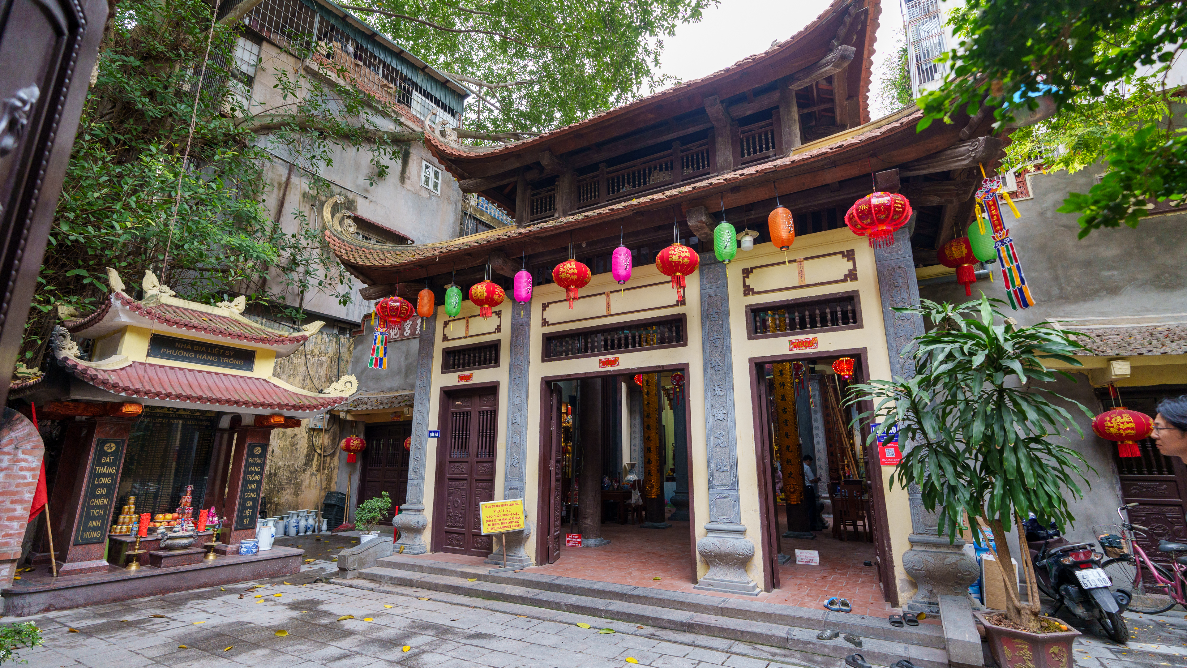 Ly Trieu Quoc Su Pagoda